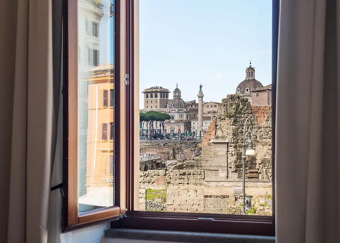 Apartament Joivy Large 6-bed With Terrace Near The Colosseum Rzym