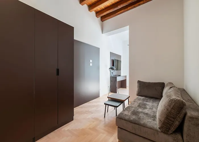 Joivy Large 6-bed With Terrace Near The Colosseum Apartament *