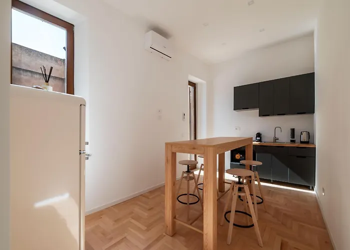 Apartament Joivy Large 6-bed With Terrace Near The Colosseum *