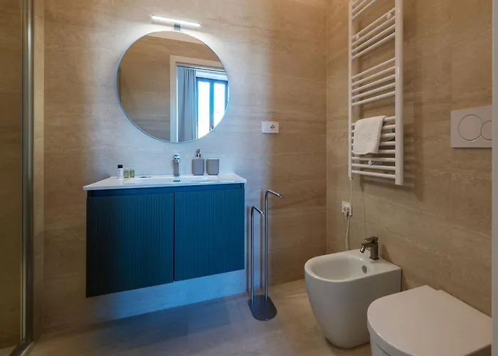 Apartament Joivy Large 6-bed With Terrace Near The Colosseum Rzym