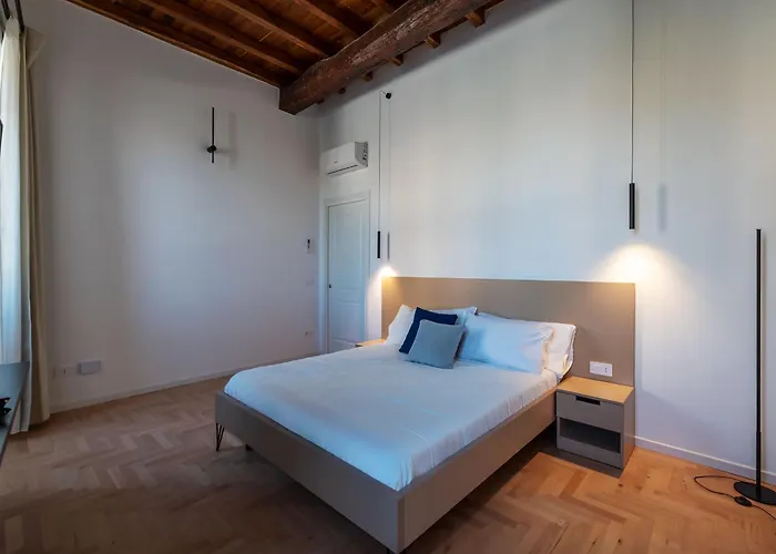 Joivy Large 6-bed With Terrace Near The Colosseum Apartament *
