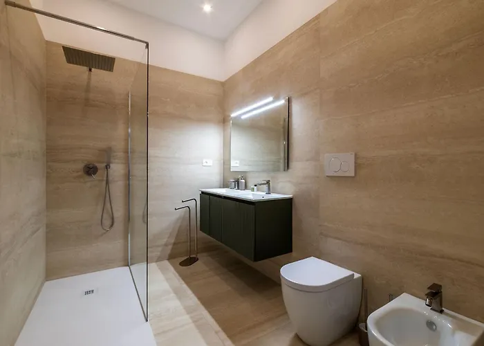 Joivy Large 6-bed With Terrace Near The Colosseum Apartament *