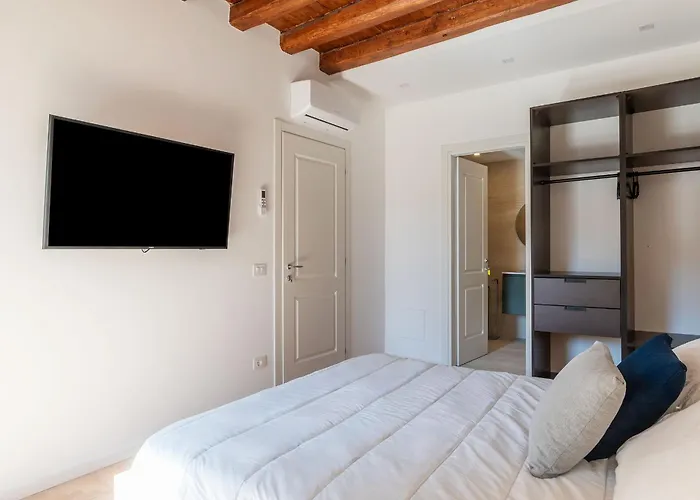 Daire Joivy Large 6-bed With Terrace Near The Colosseum *