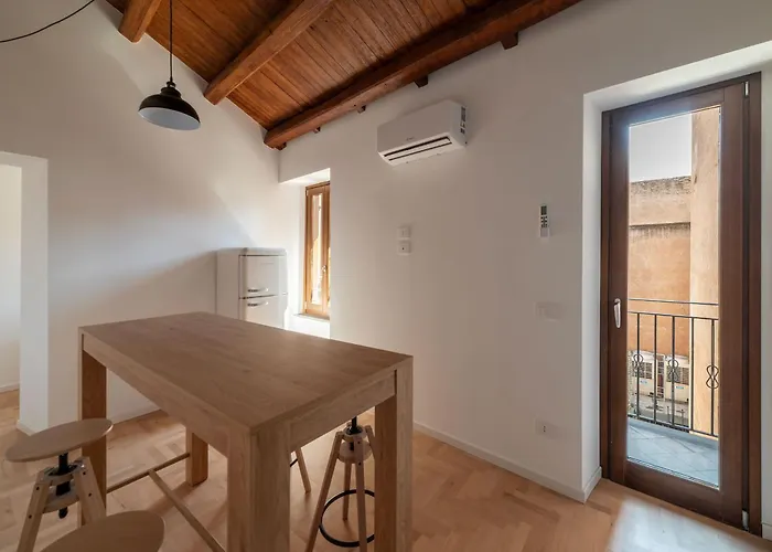 Joivy Large 6-bed With Terrace Near The Colosseum Apartament *