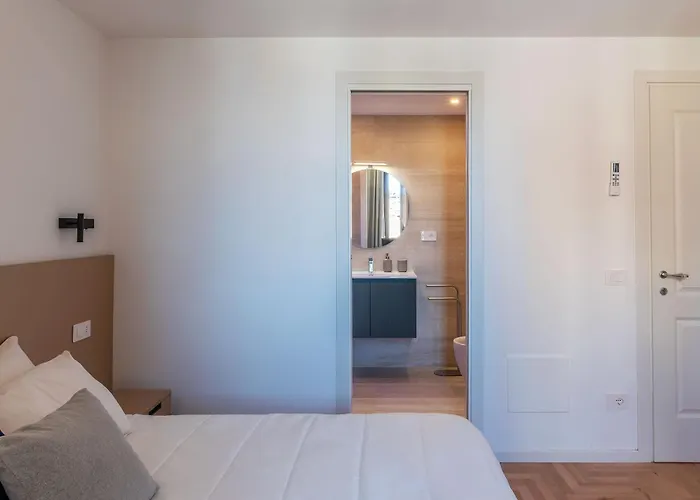 Joivy Large 6-bed With Terrace Near The Colosseum *
