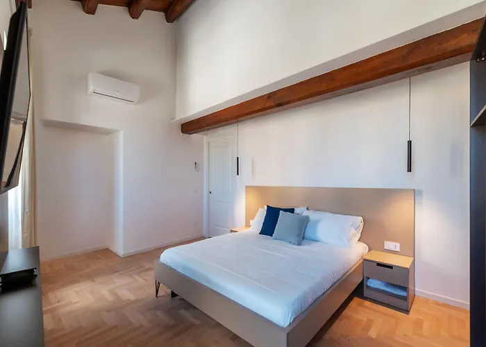 Joivy Large 6-bed With Terrace Near The Colosseum Apartament